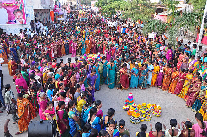 Bathukamma 2022 Images & HD Wallpapers for Free Download Online: Share  Greetings To Celebrate the Nine-Day Festival of Flowers in Telangana | 🙏🏻  LatestLY