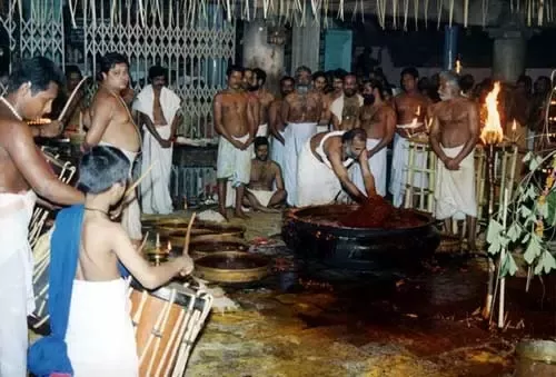 Kizhukkavu temple puja